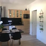 Charmante Maisonnette Avec Terrasse à 100m De La *