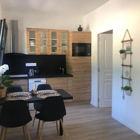 Charmante Maisonnette Avec Terrasse A 100m De La *