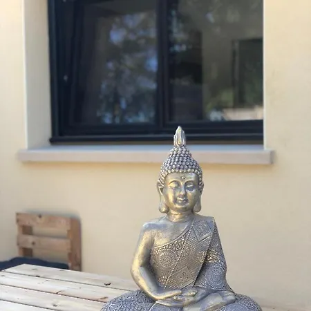 Charmante Maisonnette Avec Terrasse A 100m De La *