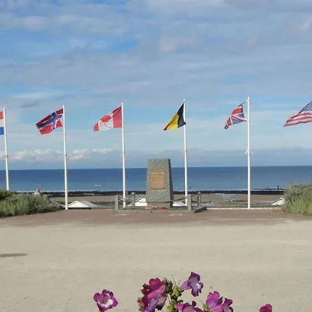 Charmante Maisonnette Avec Terrasse A 100m De La *