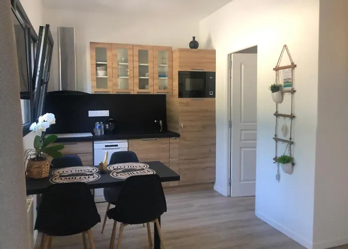 Charmante Maisonnette Avec Terrasse A 100m De La *